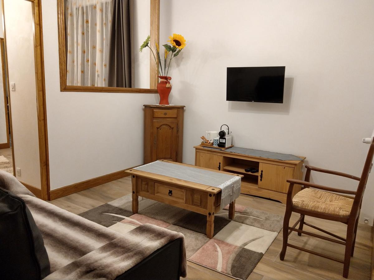 Les Chambres D'Hotes De La Frissonnette Auzelles Экстерьер фото