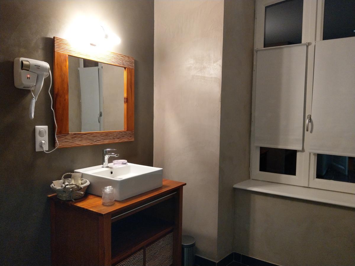 Les Chambres D'Hotes De La Frissonnette Auzelles Экстерьер фото