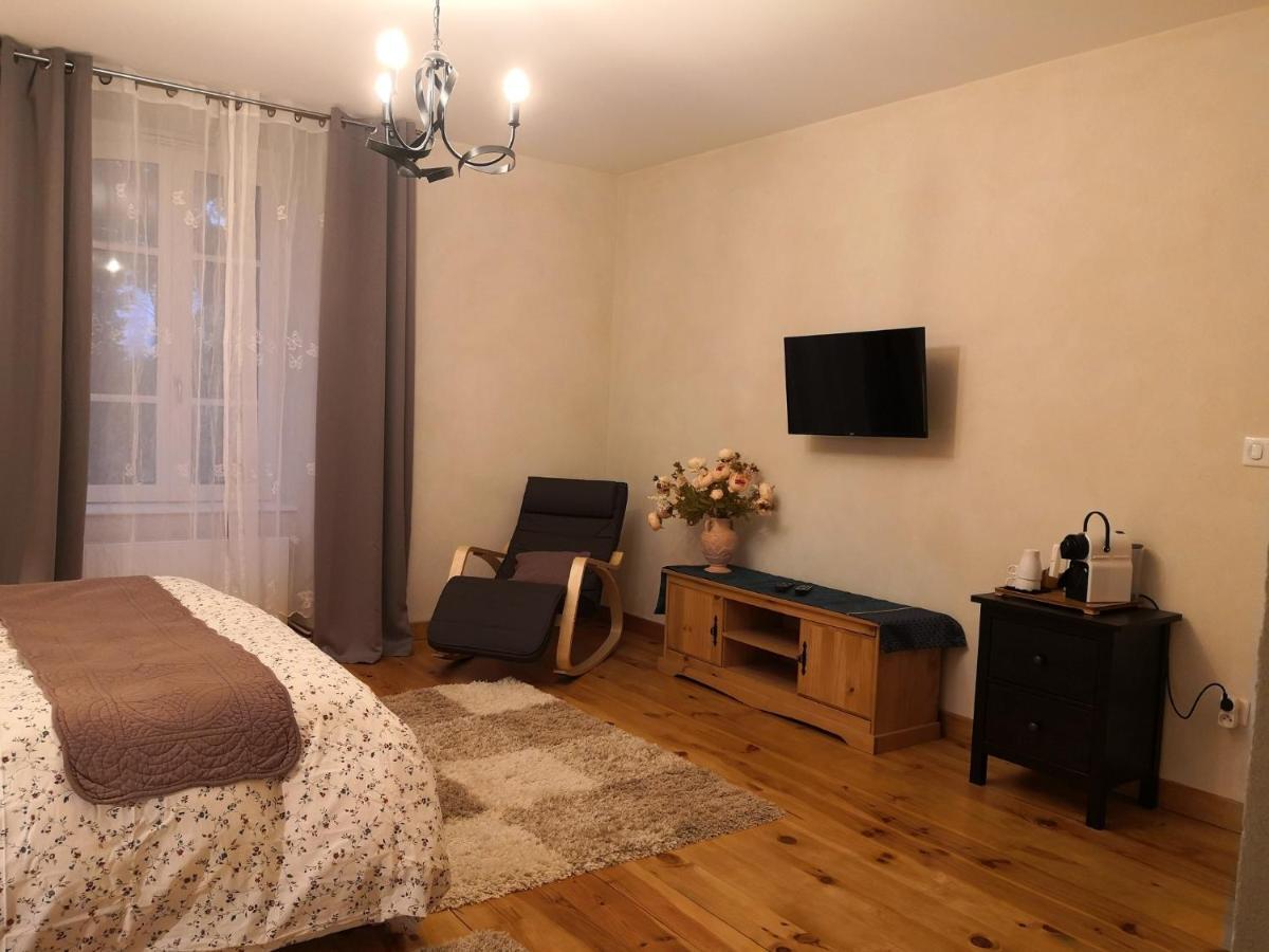 Les Chambres D'Hotes De La Frissonnette Auzelles Экстерьер фото